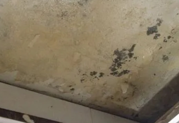 鹰手营阳台漏水维修公司分享下鹰手营卫生间渗水维修需要注意哪些问题。