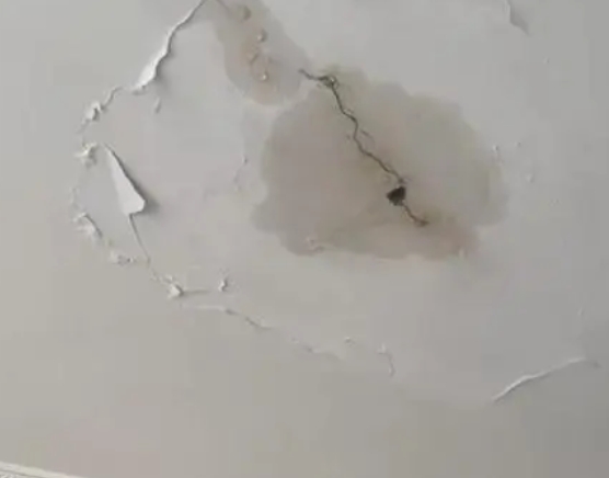 鹰手营阳台漏水维修公司分享下屋面防水工程质量问题原因分析